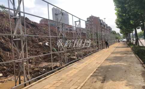 金屬圍擋安裝費(fèi)多少錢一米？