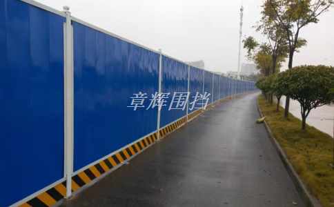 金屬圍擋如何保證行人和車輛安全？