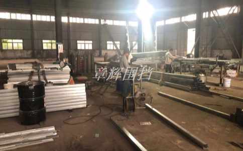 如何在清洗金屬圍擋時(shí)避免對(duì)周邊環(huán)境造成污染?(金屬圍擋清洗環(huán)保措施) 如何在清洗金屬圍擋時(shí)避免對(duì)周邊環(huán)境造成污染?(金屬圍擋清洗環(huán)保措施)